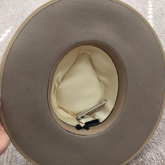 Tan brimmed western hat - Picture 2 of 3